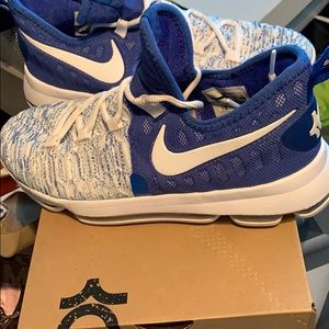 KD 9 blue and white color way